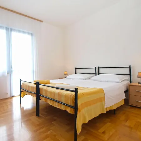 Dean 1595 Apartment *