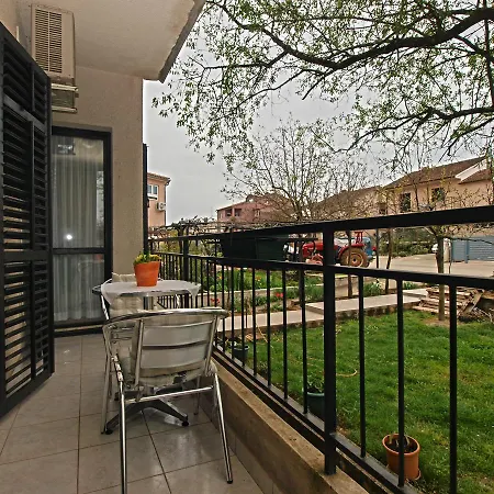 Apartment Dean 1595 *