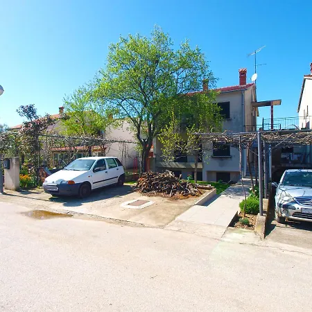 Dean 1595 Apartament